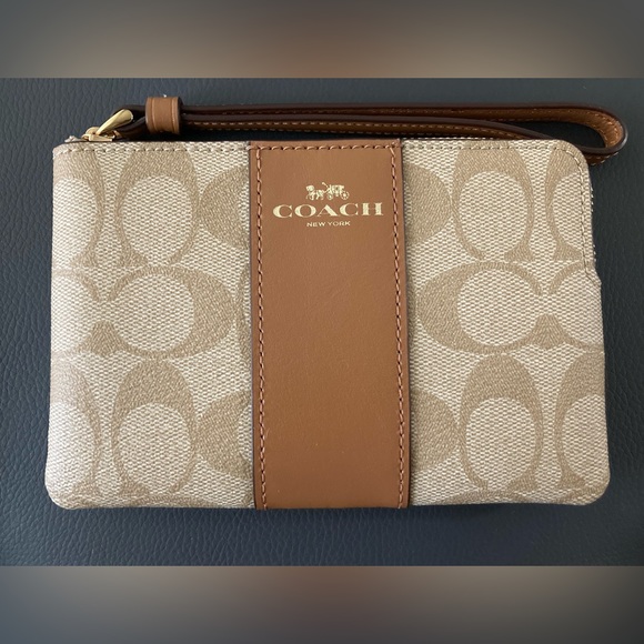 DEAL‼️Corner Zip Wristlet In Signature Canvas/ Pouch In Signature Canvas NWOT - Picture 4 of 12